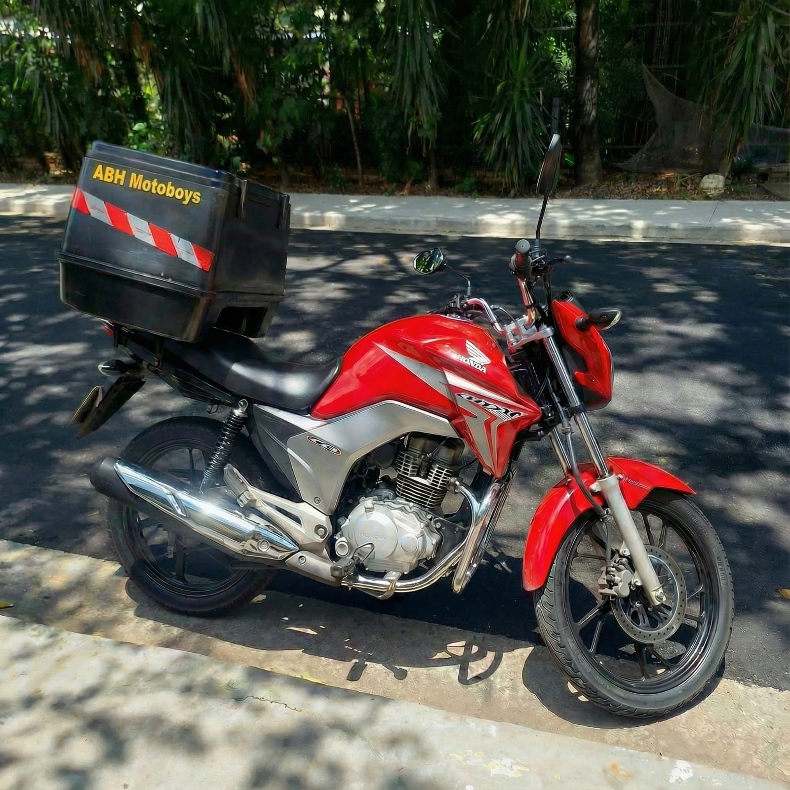 Equipe ABH Motoboys atendendo clientes em Belo Horizonte